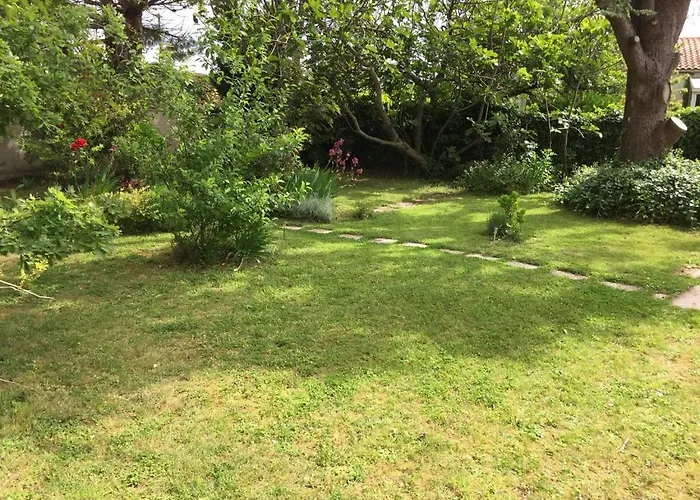 Holiday home Le Cedre Bleu